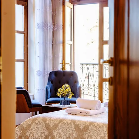 לינה וארוחת בוקר Hotel Gorica - Unesco Quarter 3*