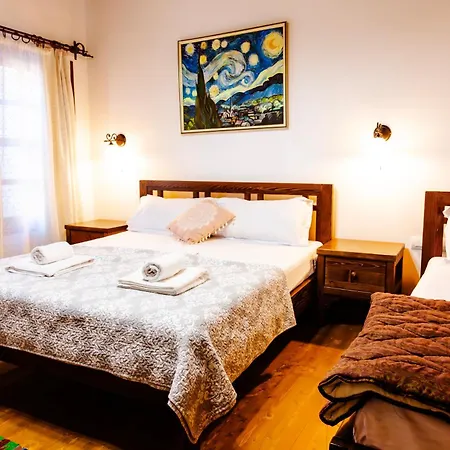 לינה וארוחת בוקר Hotel Gorica - Unesco Quarter 3*
