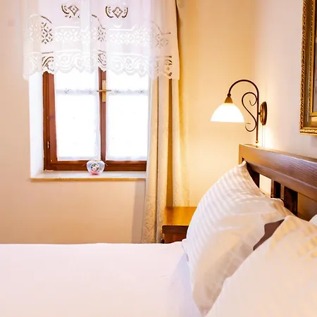 Gorica - Unesco Quarter Bed and Breakfast Μπεράτ